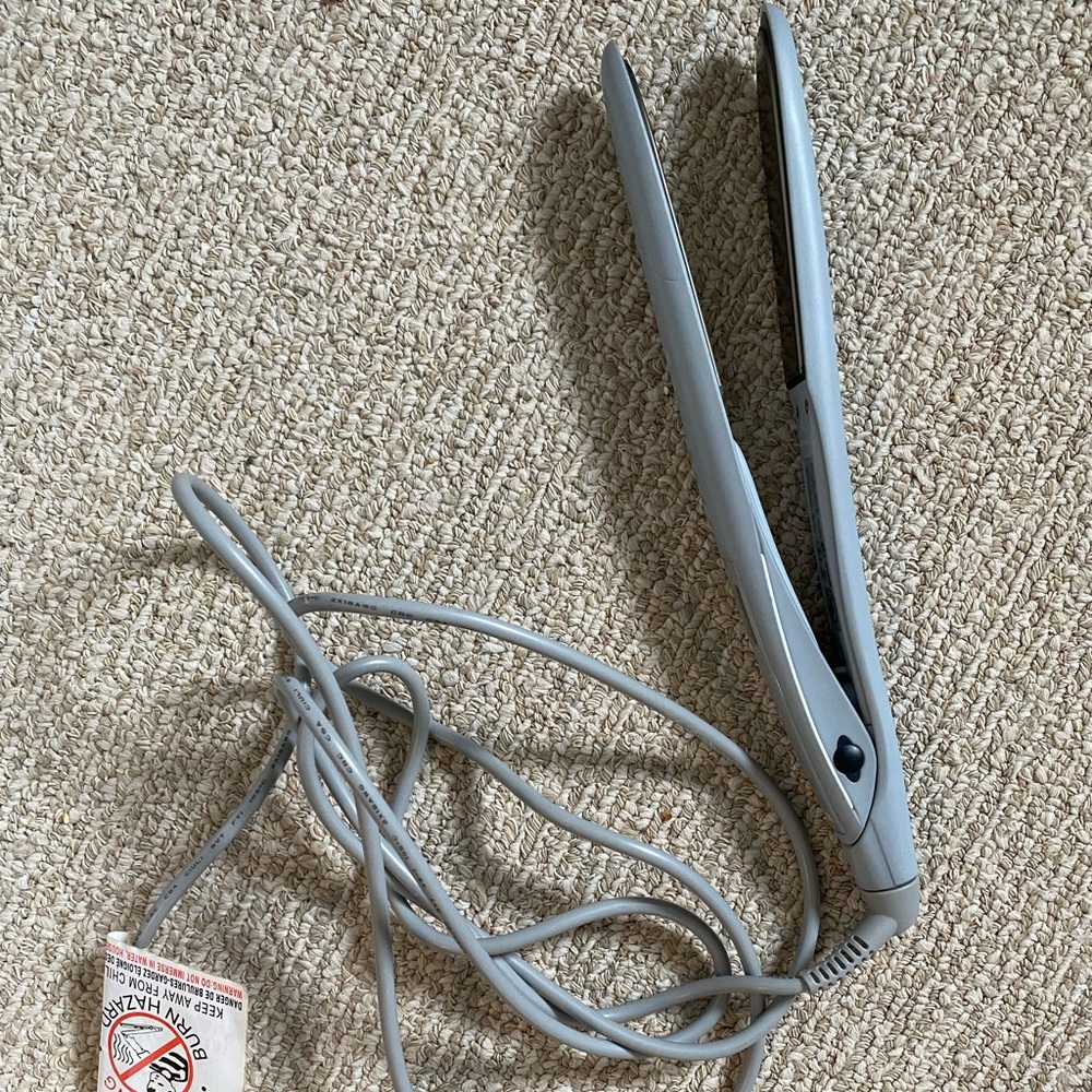 Cara Jourdan xo styling iron